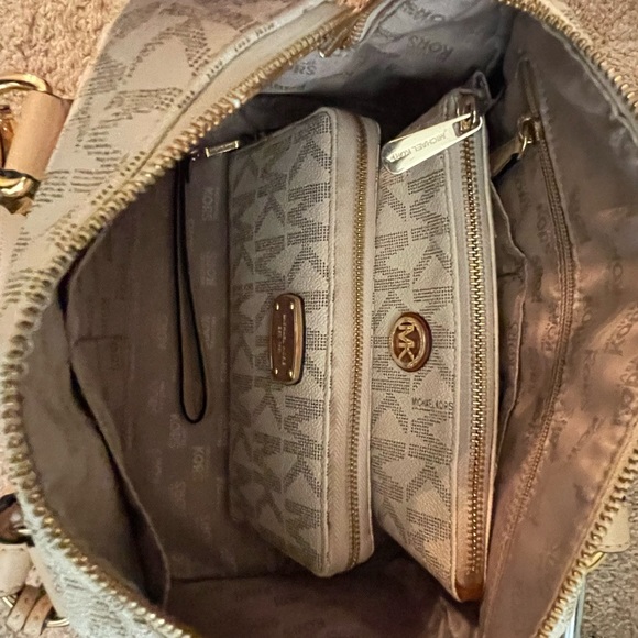 Grayson handbag wallet & makeup bag set (3) - Picture 6 of 16